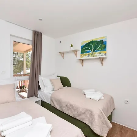 Mobilheim Direkt Am By Interhome Apartman Ugljan